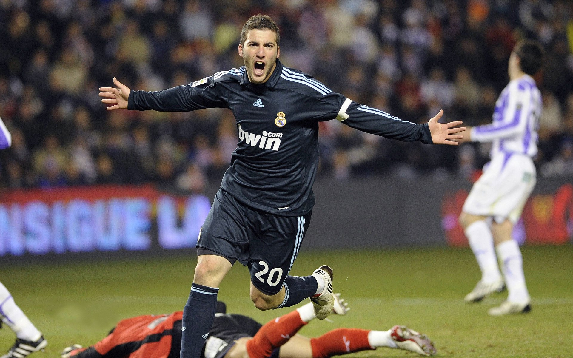 C罗重要时刻比赛局势复杂,FPX带队取胜!气势如虹延续(王楚钦乒乓球比赛集锦)